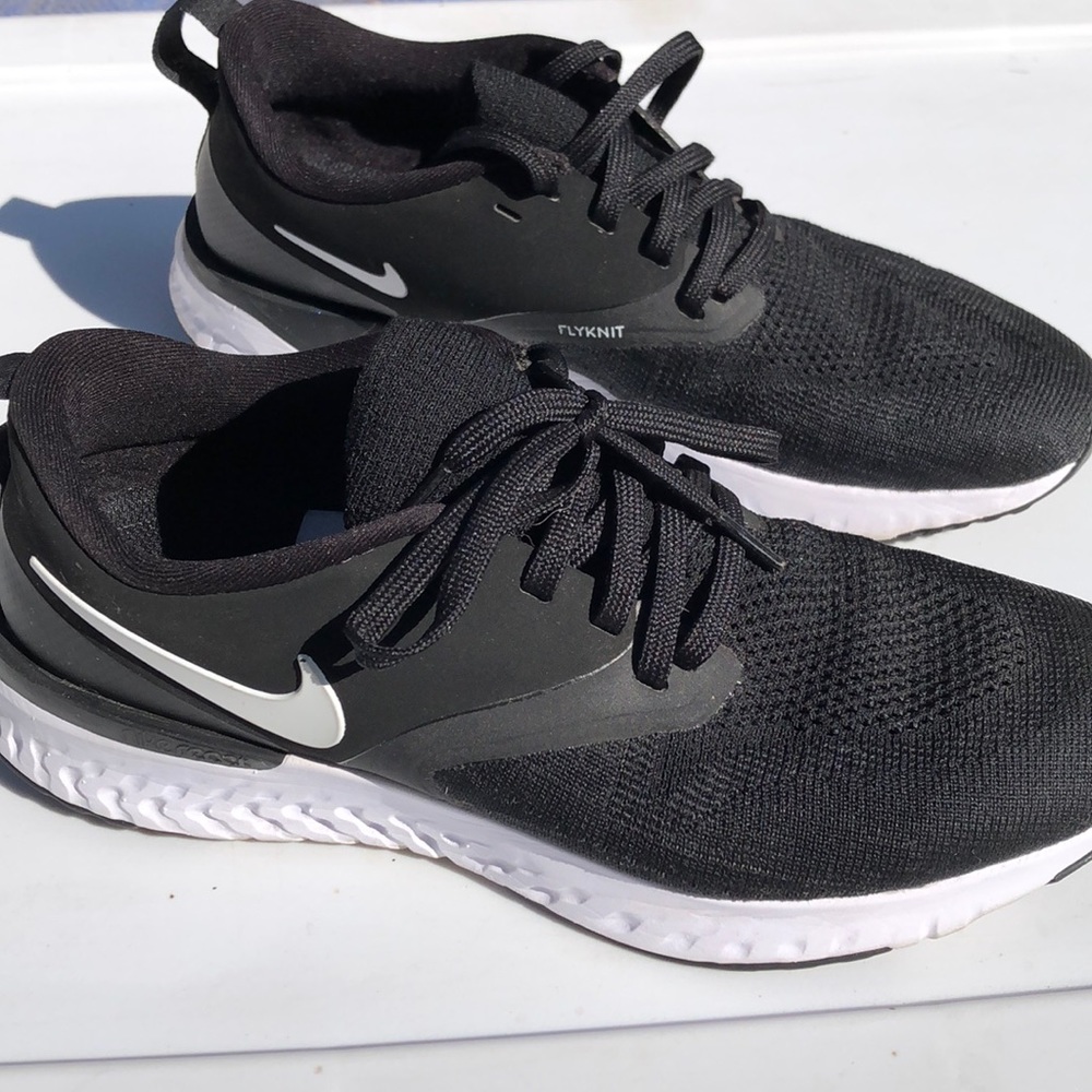 Women’s Nike Odyssey React Fly Knit 8.5